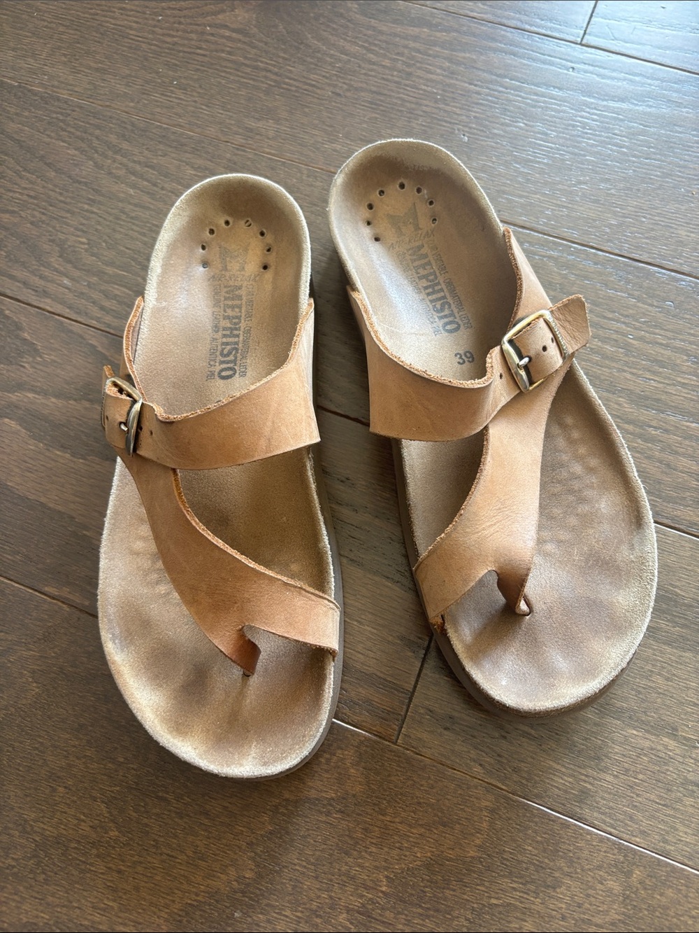 Mephisto Leather Buckle Toe-Loop Sandals